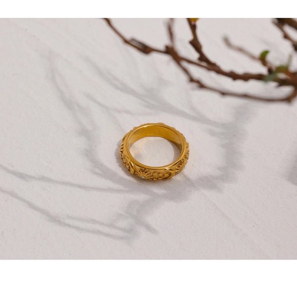 NEW 18K Gold Plated Textured Moon Star Ring - Picture 7 of 9